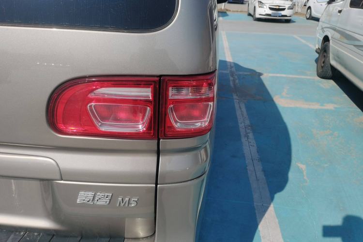 Used FORTHING Lingzhi 2022 M5 1.6L Practical Model 5 Seats
