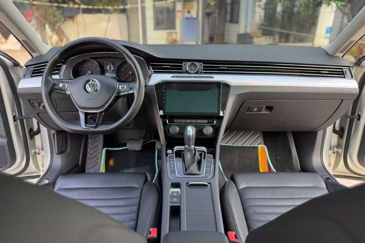 Used Volkswagen Magotan 2017 330TSI DSG Leading Model
