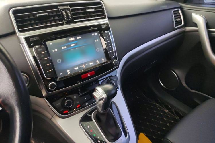 Used Haval H6 2015 Sport Edition 1.5T Automatic Two-Wheel Drive Luxury Model
