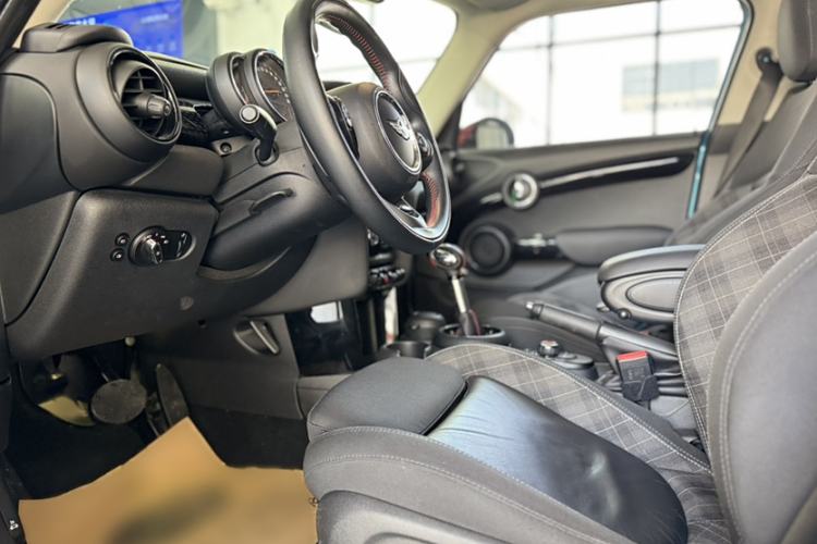 Used  MINI 2016 2.0T COOPER S Five-Door Edition
