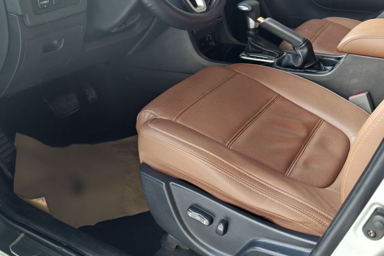 Used Yema T70 2015 Revised 1.8T CVT Elegant Version
