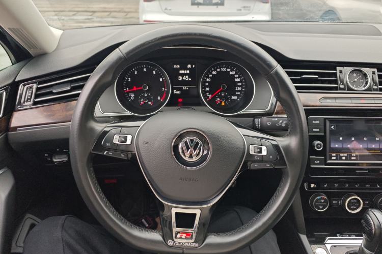 Used Volkswagen Magotan 2018 330TSI DSG Luxury Model
