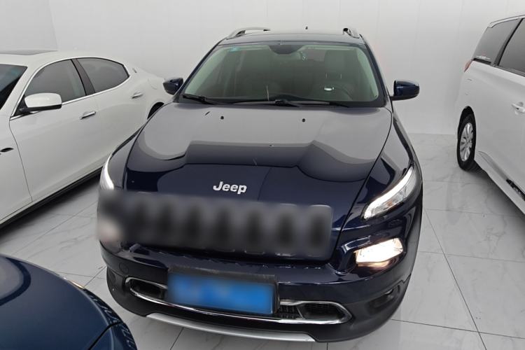 Used  Cherokee 2017 2.4L Leading Smart Edition
