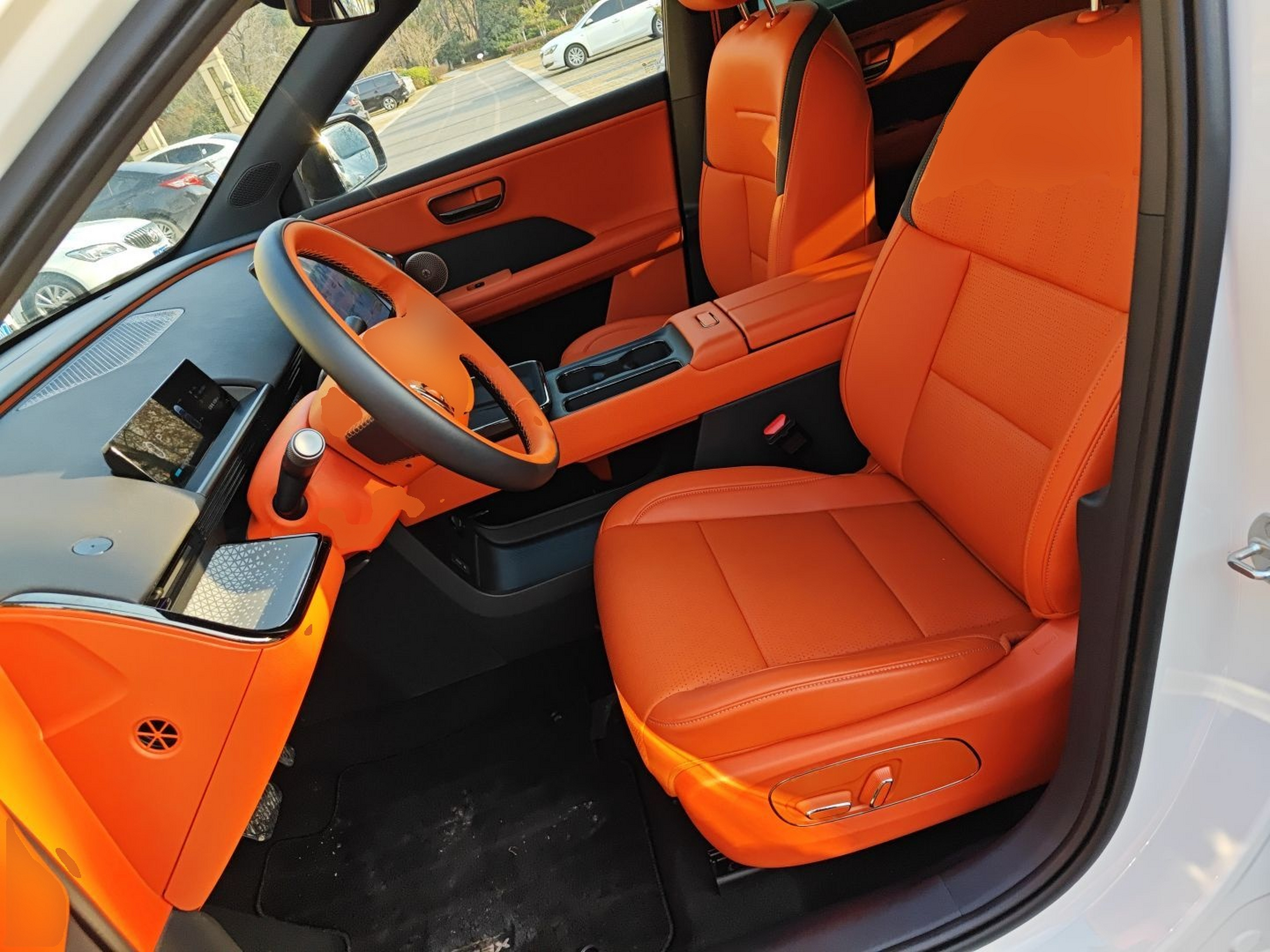 المقاعد الأمامية داخل السيارة