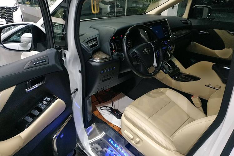 Used Toyota Alphard 2021 Dual-Motor 2.5L Premium Edition

