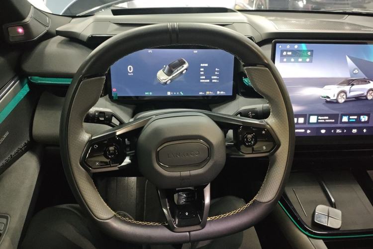 Used Lynk & Co 08 EM-P 2025 220 km All-Wheel-Drive Performance Halo
