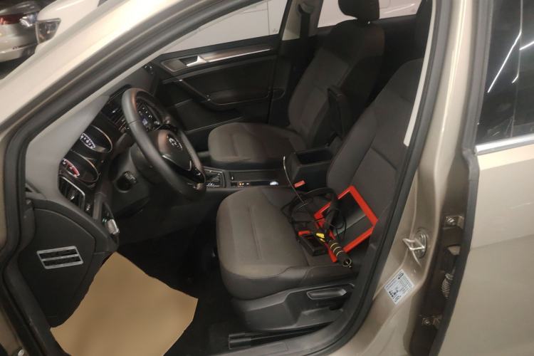 Used Volkswagen Golf 2017 1.6L Automatic Comfort Million-Vehicle Anniversary Edition
