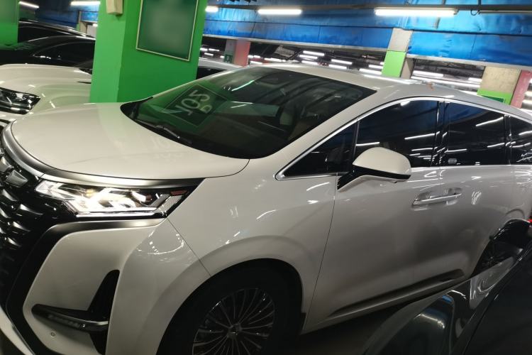 Used Denza D9 2024 DM-i 1050 Luxury Model
