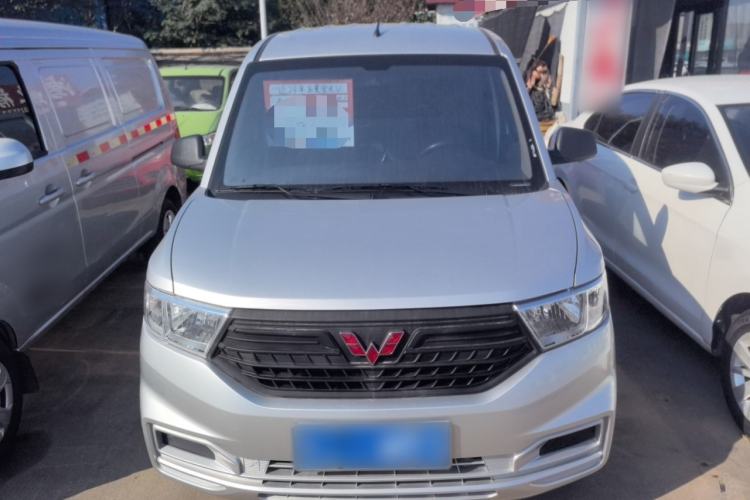 Used Wuling Hongguang V 2022 1.5L Jingqu Edition Enclosed-Window Vehicle with Hydraulic Power Steering LAR
