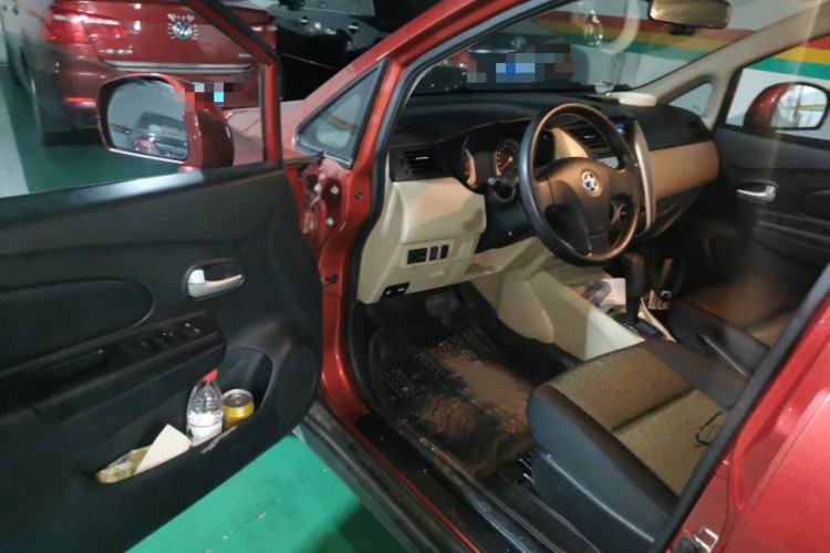 Used Venucia R50 2013 1.6L Automatic Fashion Edition