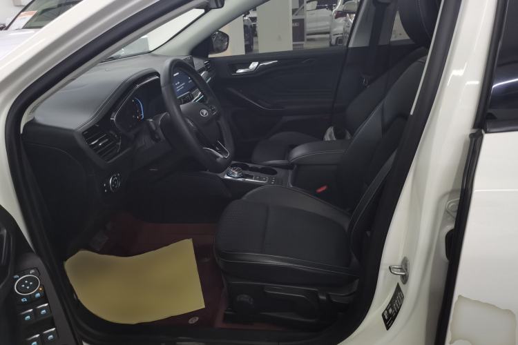 Used Ford Focus 2021 Hatchback EcoBoost 180 Automatic Titanium Edition
