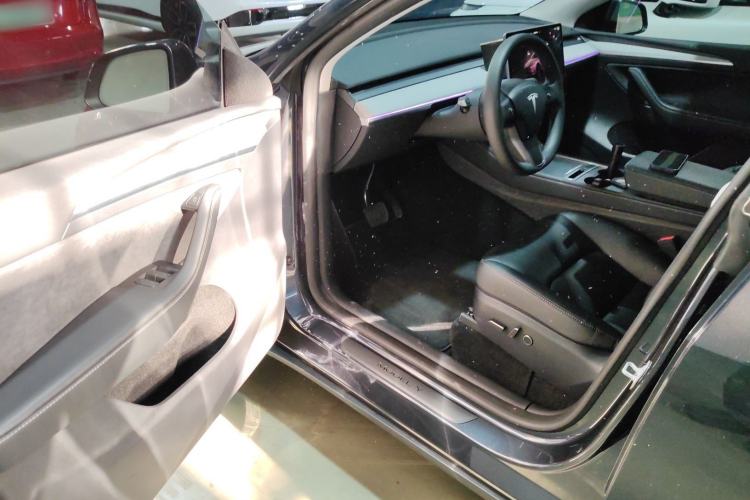 Used Tesla Model Y 2024 Long-Range All-Wheel-Drive Version
