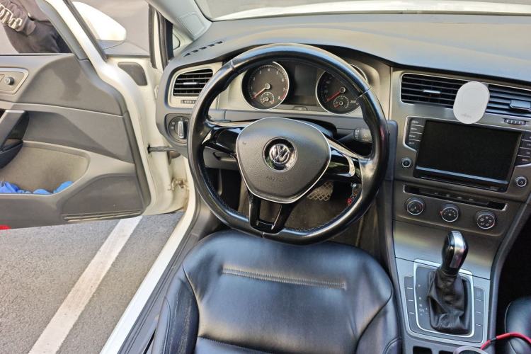 Used Volkswagen Golf 2015 1.4TSI Automatic Comfort Model
