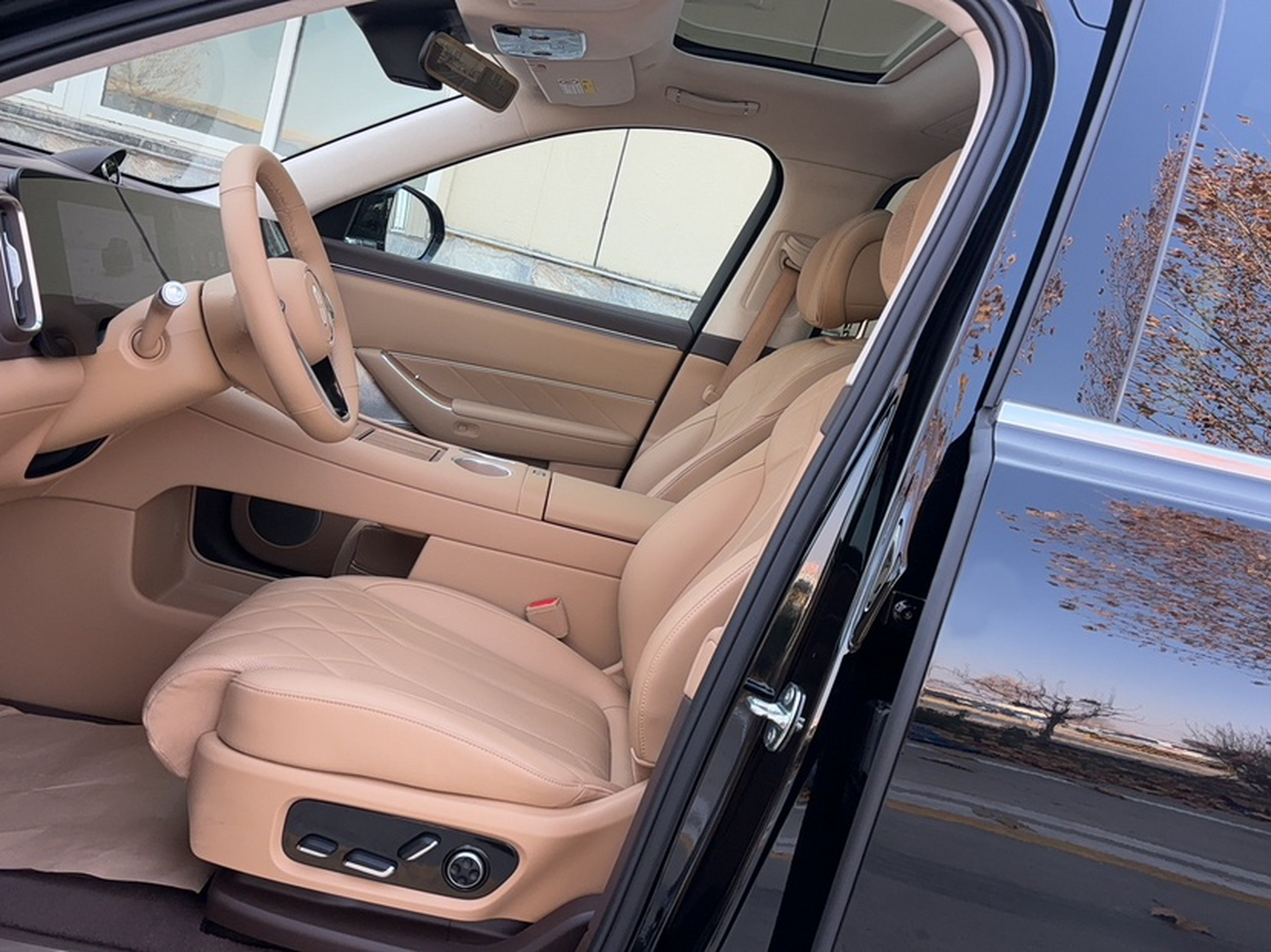 Переднее сиденье в автомобиле