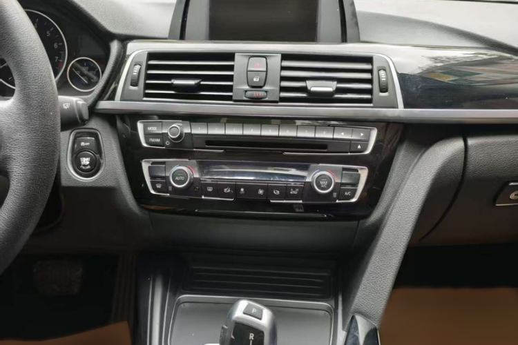 Used BMW 3 Series 2017 318i Fashion Model
