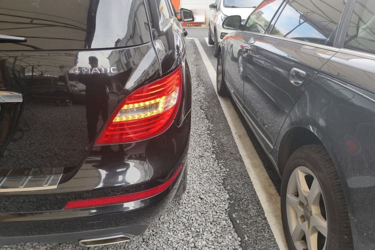 Used Mercedes-Benz R-Class 2017 R 320 4MATIC Business Edition Prestige Model
