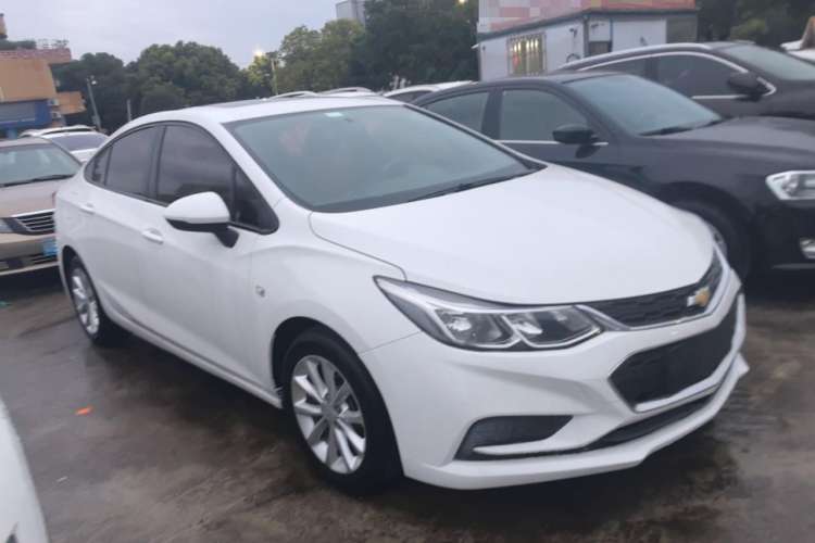 Used Chevrolet Cruze 2018 320 Automatic Pioneer Sunroof Edition
