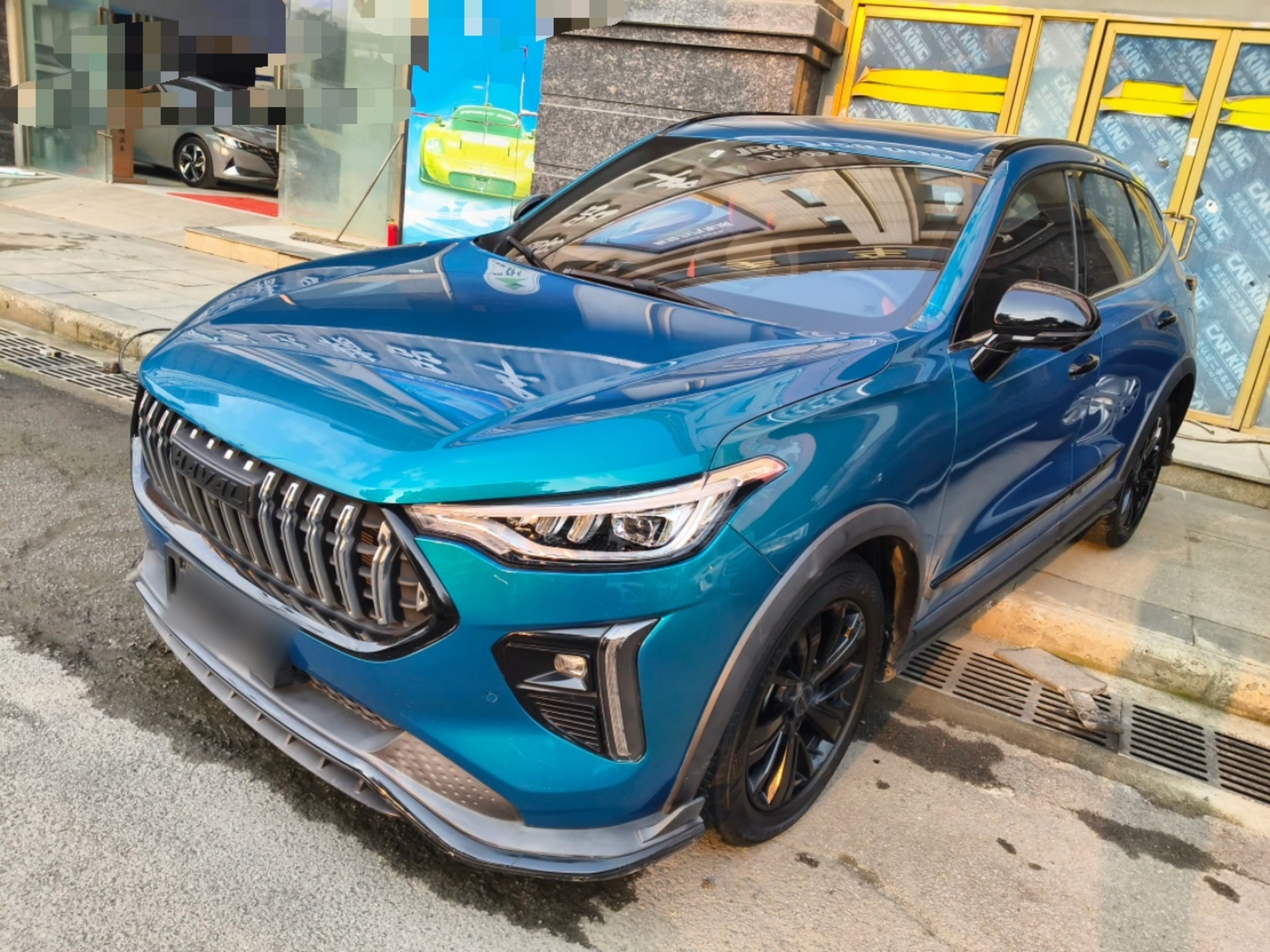 Под передней частью автомобиля