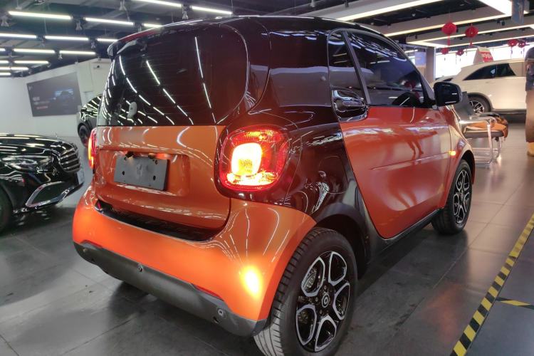 Used  fortwo 2019 0.9T 66kW Hardtop Wind Power Edition China VI
