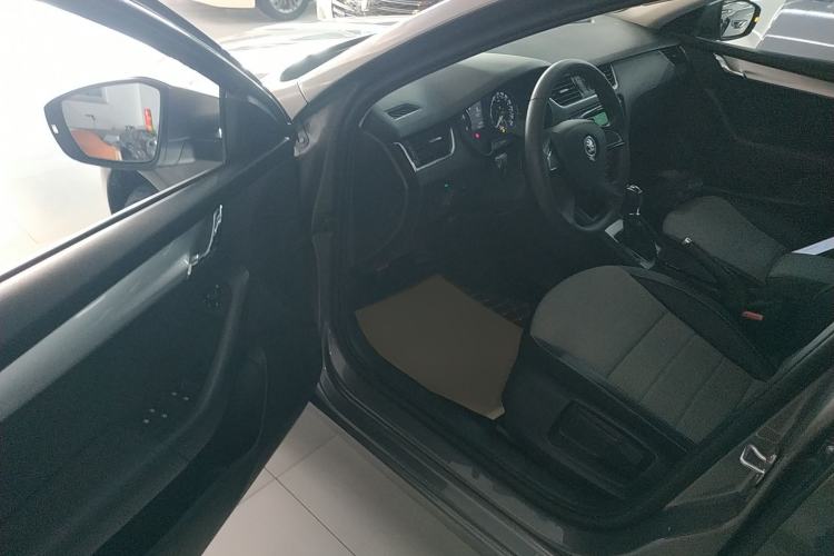 Used Skoda Octavia 2016 1.6L Automatic Chuanxing Edition
