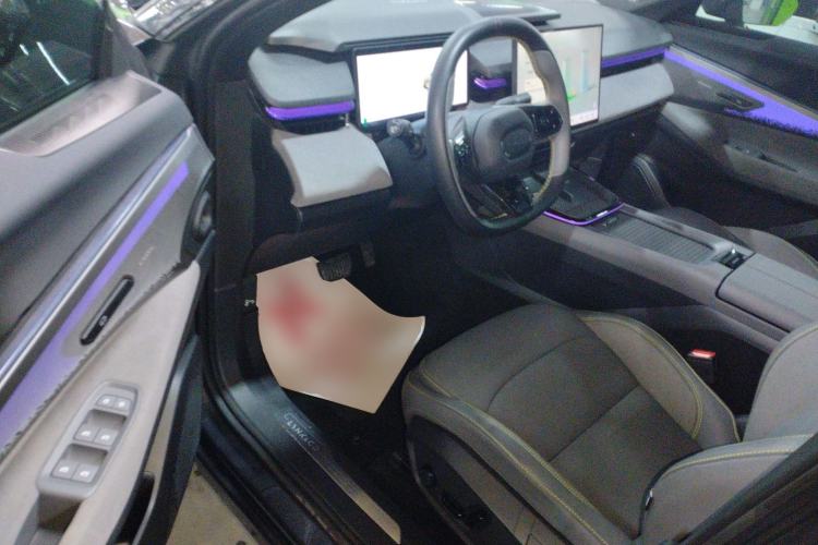 Used Lynk & Co 08 EM-P 2025 120km Long-Range Pro