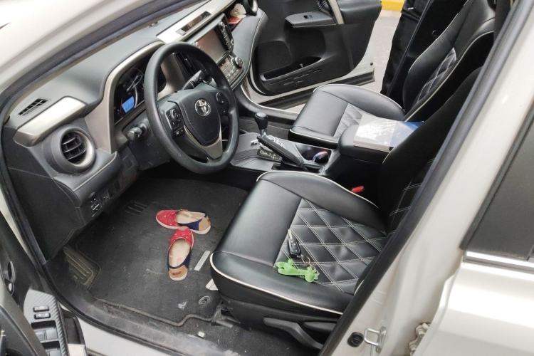 Used Toyota RAV4 2015 2.0L CVT Two-Wheel Drive Fashion Edition