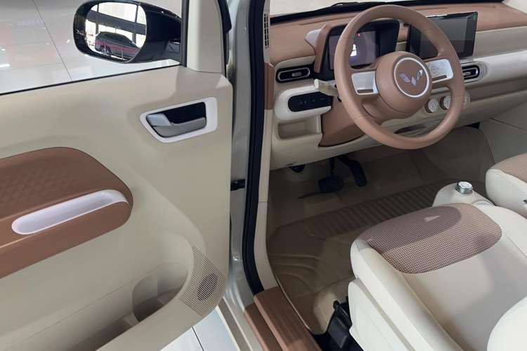 Used Wuling Hongguang MINIEV 2024 3rd Generation 215km Advanced Version
