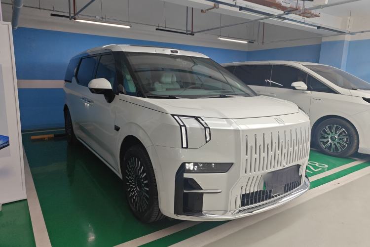 Used Zeekr 009 2024 Six-Seat Executive Version 4WD 108 kWh
