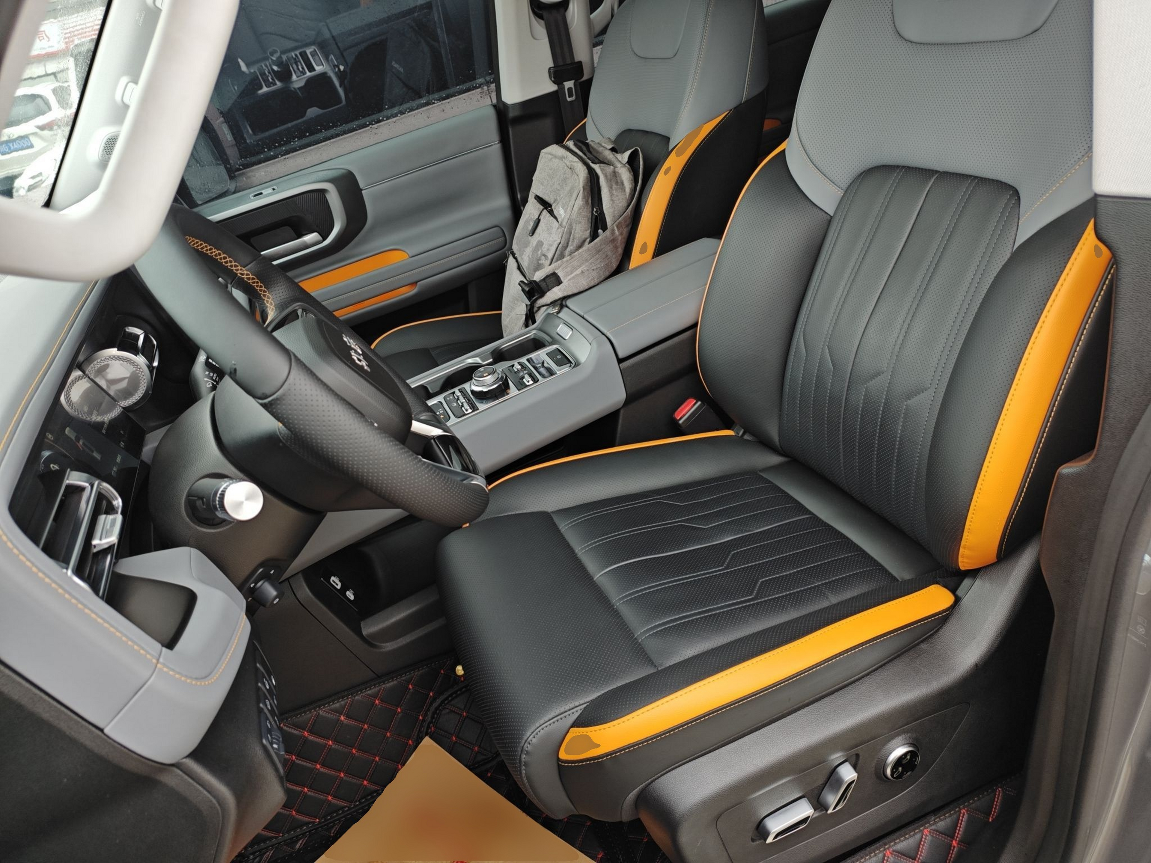 المقاعد الأمامية داخل السيارة