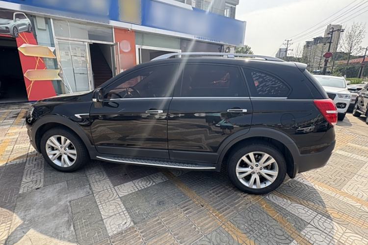 Used Chevrolet Captiva 2017 2.4L 4x4 Flagship Edition 7-Seater
