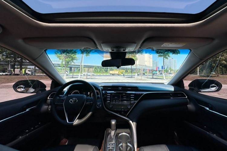 Used Toyota Camry 2018 2.5G Luxury Edition
