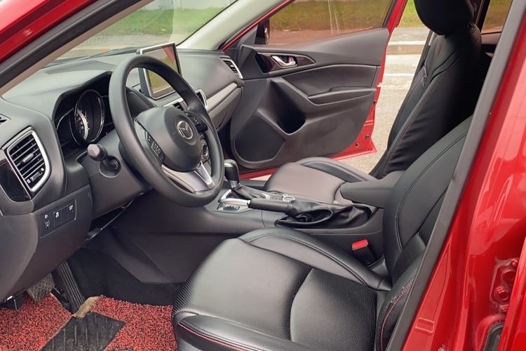 Used Mazda Mazda 3 Axela 2016 Hatchback 1.5L Automatic Comfort Model
