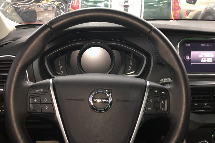 Used Volvo V40 2019 T3 Zhiyi Edition
