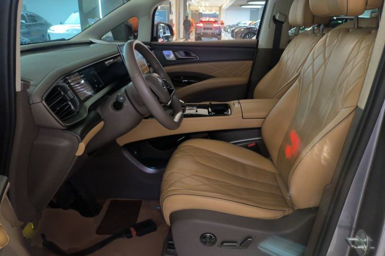 Used Denza D9 2022 EV 600 Four-Wheel Drive Prestige Model
