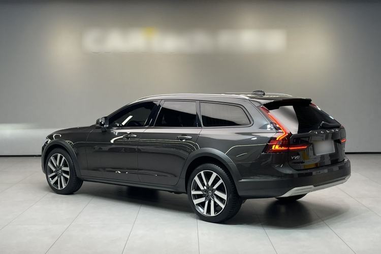 Used Volvo V90 2024 Cross Country B5 AWD Prestige Edition
