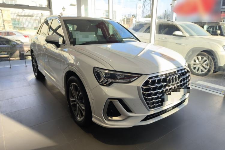 Used Audi Q3 2024 40 TFSI Fashion Dynamic Model
