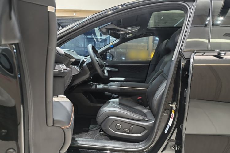 Used  S07 2023 200Max Range-Extended Version
