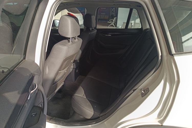 Used BMW X1 2015 sDrive18i Leading Edition
