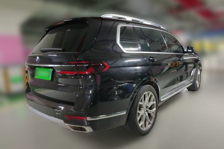 Used BMW X7 2023 xDrive40i Luxury Package with Leading Features