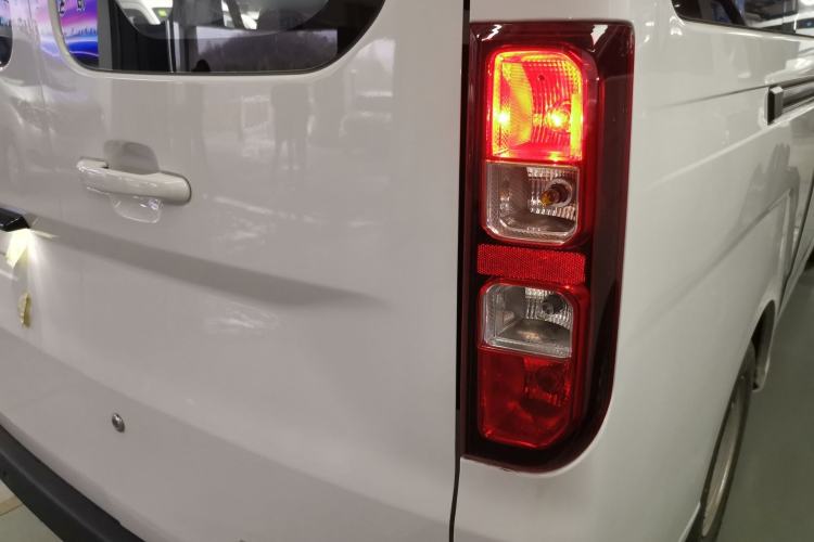 Used Wuling Yangguang 2025 Model 310KM Bus Edition—Customized by CATL
