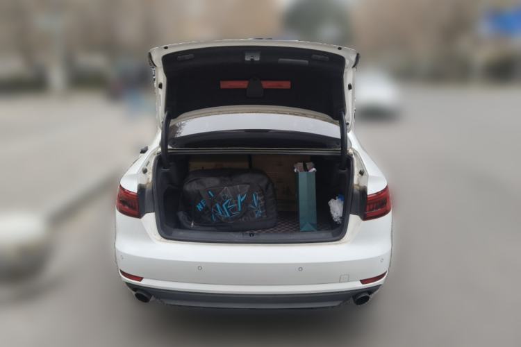 Used Audi A4L 2017 40 TFSI Ambition Edition
