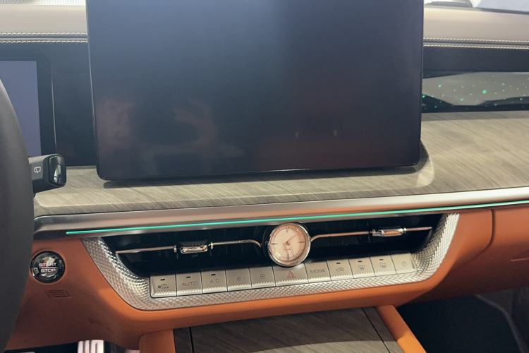 Used Tank 500 New Energy 2025 Hi4-Z
