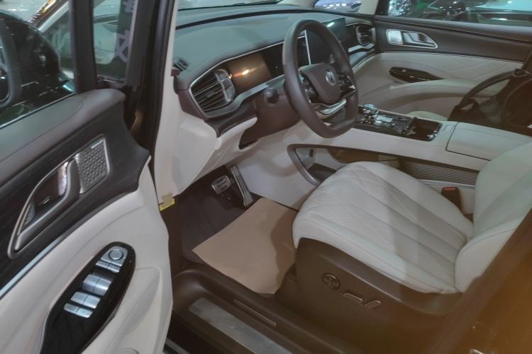 Used Denza D9 2025 DM-i Intelligent Drive 1020 Four-Wheel Drive Flagship Model