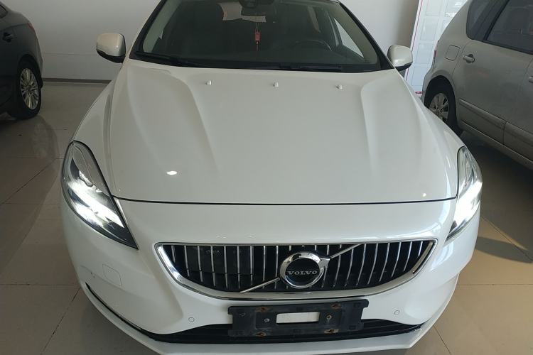 Used Volvo V40 2017 T3 Zhiya Edition
