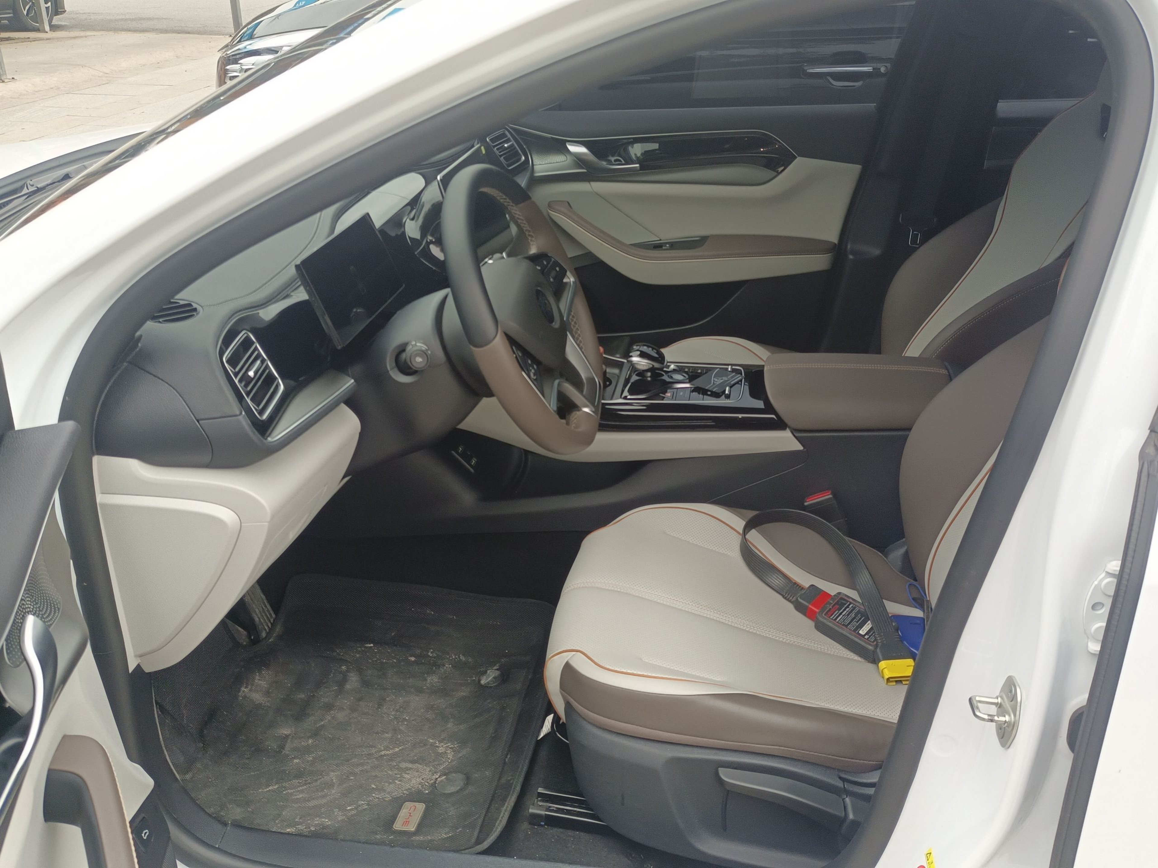 Переднее сиденье в автомобиле