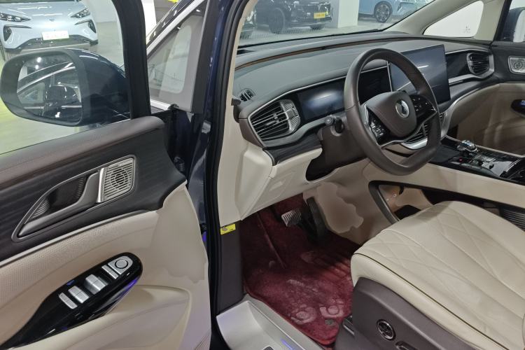 Used Denza D9 2024 DM-i 980 Four-Wheel Drive Flagship Model
