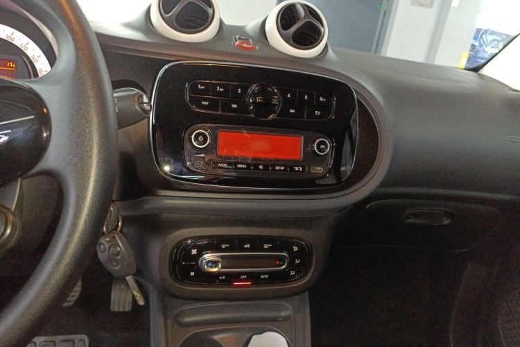 Used  fortwo 2015 1.0L 52 kW hardtop Dynamic version
