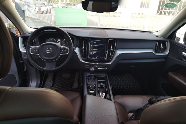 Used Volvo XC60 2019 T5 4x4 Zhiyuan Edition China VI Standard
