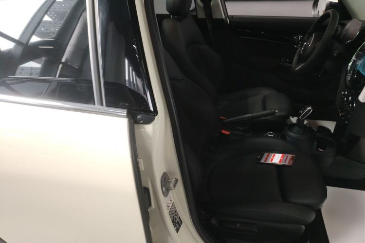 Used  MINI 2022 Updated 1.5T COOPER Classic Edition Five-Door Version
