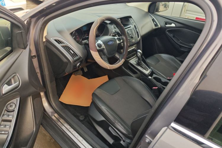 Used Ford Focus 2012 Sedan 1.6L Automatic Fashion Edition
